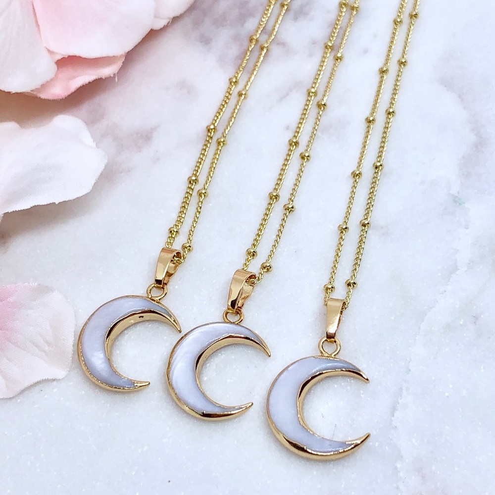 Dainty 24K GP Shell Crescent Moon Necklace - Picture 2 of 6